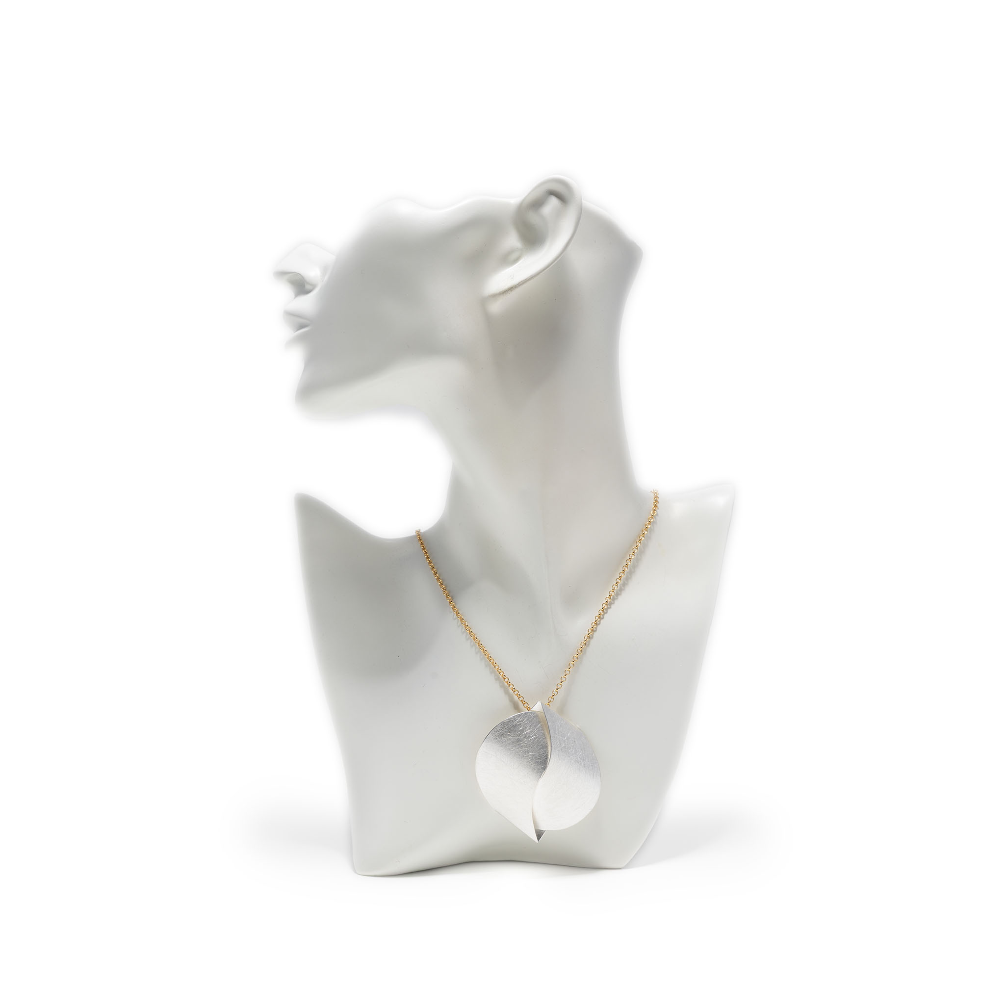 Langer Halsschmuck "Pendelblüte"